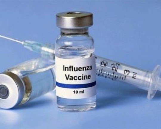 افراد مشکوک یا مبتلا به کرونا حداقل ۲ هفته مجاز به دریافت واکسن آنفلوآنزا نیستند