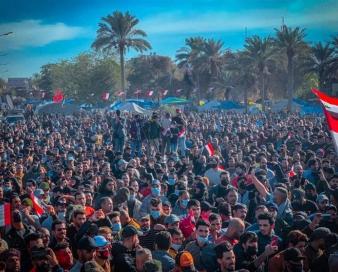 عراق| اعتراضات گسترده به نتایج انتخابات؛ پرچم رژیم صهیونیستی به آتش کشیده شد