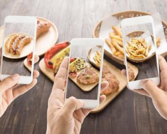 پشت پردهای از تیسترهای غذا و پیجهای لاغری در مستند خانه در خیابان