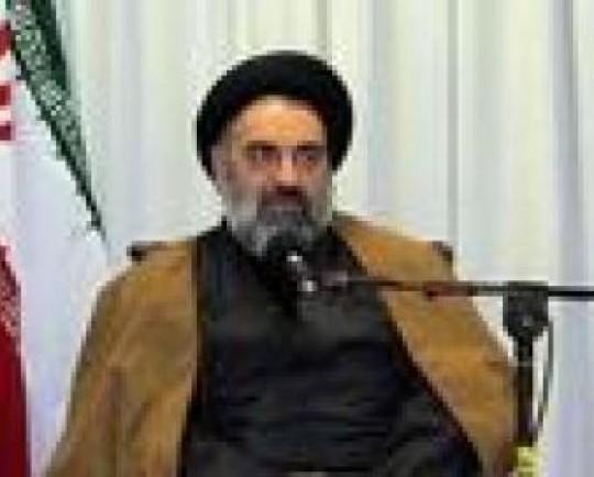 انقلاب اسلامی با رهبری حکیمانه امام خامنه‌ای در اوج عزت و قدرت می‌درخشد