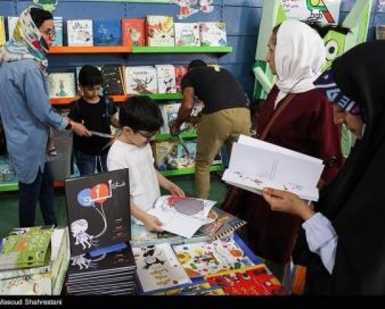 چه‌خبر از برنامه‌های نمایشگاه کتاب در ششمین روز؟ / ترجمه کتب فارسی و سینمای کودک محور اصلی