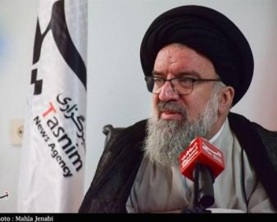 آیت‌الله خاتمی: ‌امام خامنه‌ای مقتدرانه در برابر تمام دشمنی‌ها ایستاده‌اند/ در جنگ ‌اقتصادی هستیم